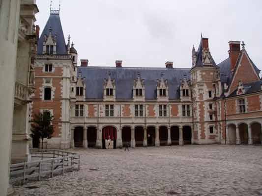 cour aile louis xii
